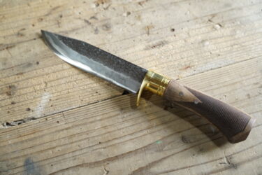 アウトドア用のナイフにトヨクニのフロンティア剣鉈の青紙２号を購入しました。